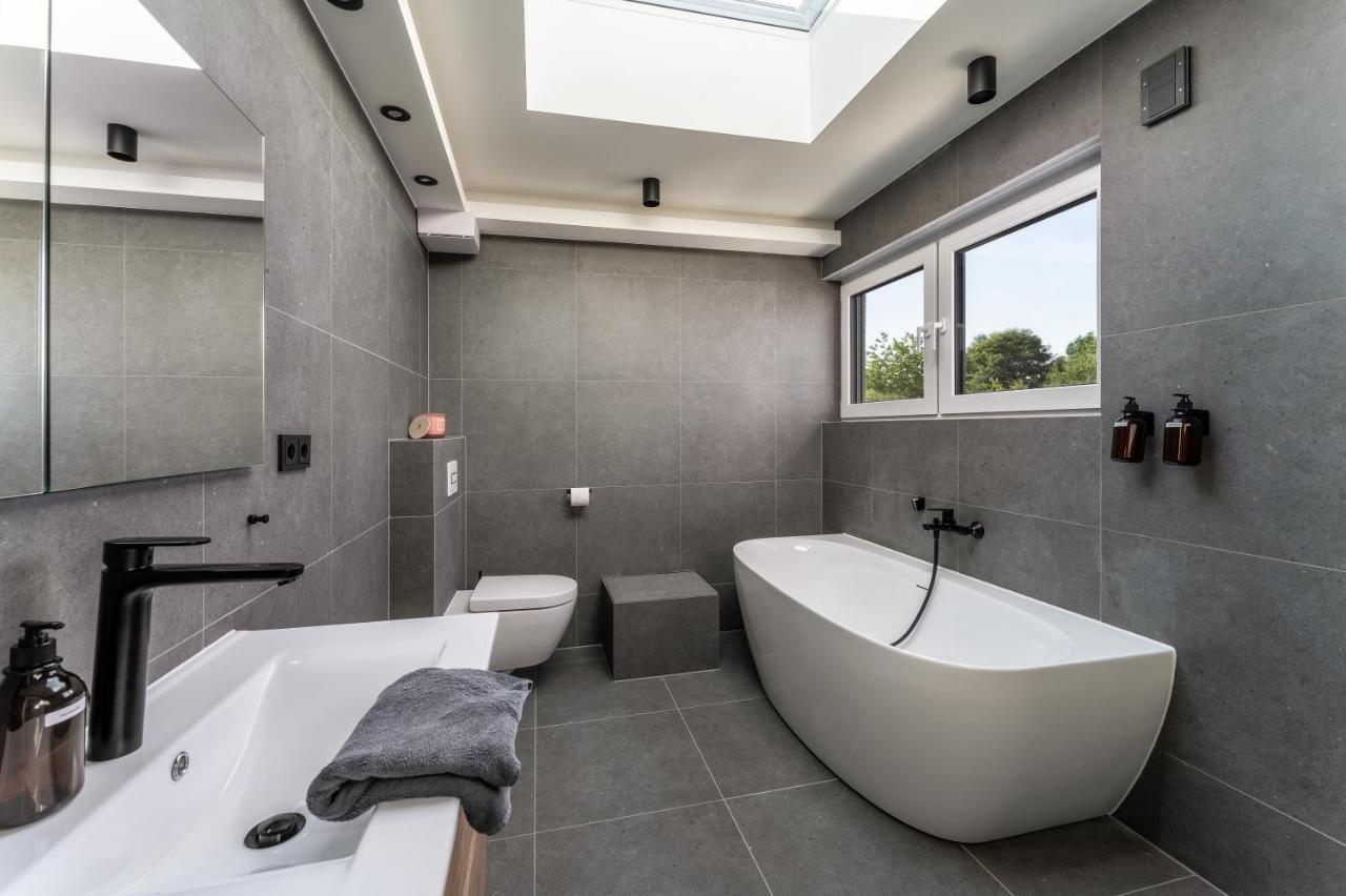 Gemuetliches Und Lichtdurchflutetes Penthouse Mit Sternenhimmelblick, Boxspringbett Und Terrasse - Gute Anbindung An Die Innenstadt كاسيل المظهر الخارجي الصورة